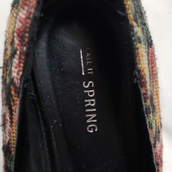 Call It Spring Platform Floral Pumps - Picture 7 of 8